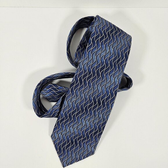 Chiavari Made In Italy Silk Necktie Classic Blue & Silver Wavy Pattern Tie - Picture 5 of 8